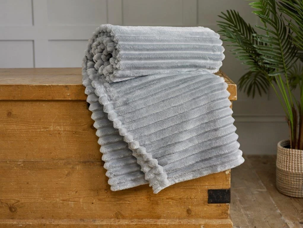 Deyongs Radley Silver Throw 2 Deyongs Radley Silver Throw - Image 2