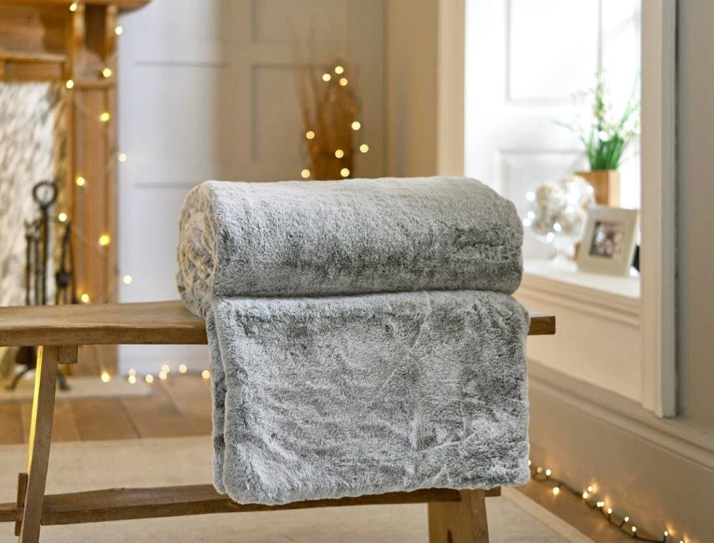 Deyongs Alaska Super Soft Faux Fur Silver Throw 2 Deyongs Alaska Super Soft Faux Fur Silver Throw - Image 2